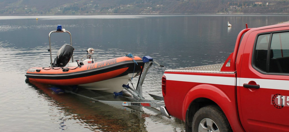 Paura al lago di Idro, una donna con due bimbi scompare in acqua ma viene ritrovata