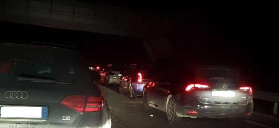 Tamponamento tra tre auto in Valsugana, statale paralizzata dal traffico