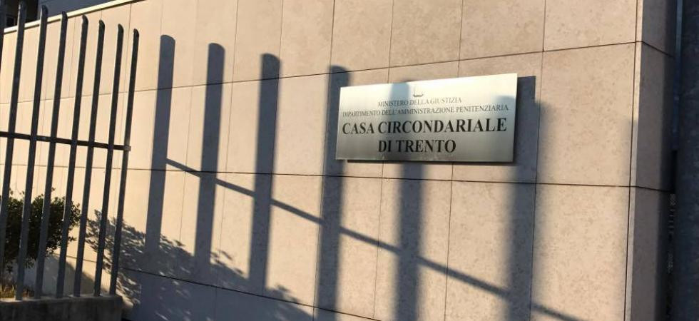 Aggredita un'altra poliziotta in carcere a Trento, graffi e sputi in faccia da una detenuta