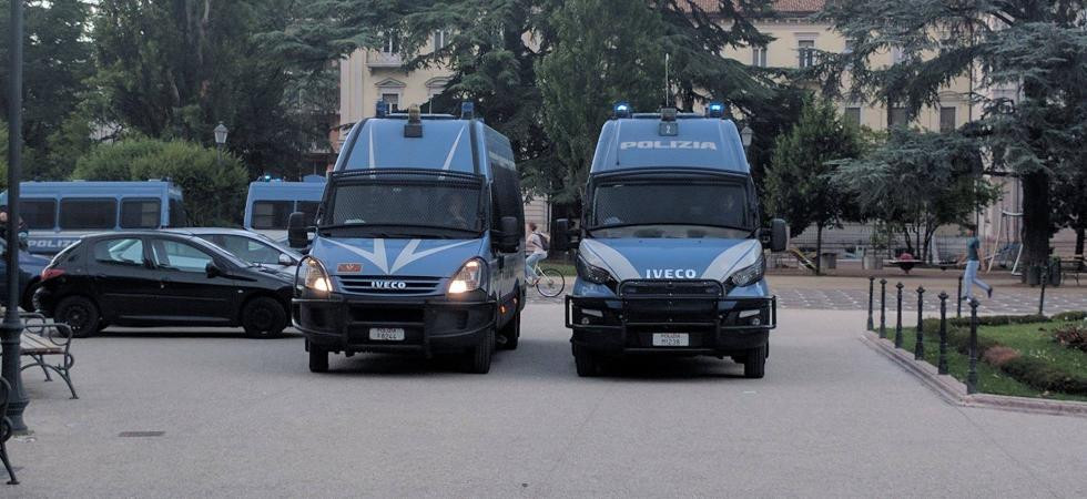 I volontari di Strada, quelli che piazza Dante la conoscono più di tutti: "Non è come ve la descrivono"