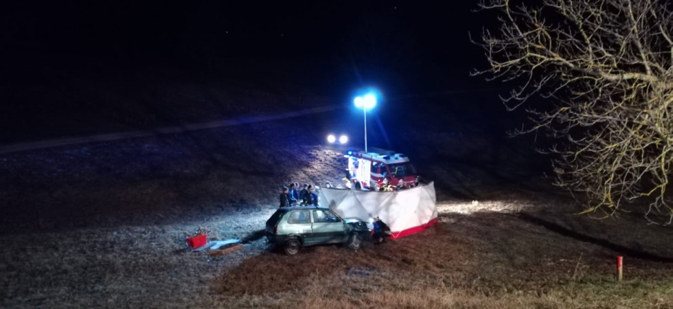 Esce di strada e si cappotta, trasportato in elicottero al Santa Chiara di Trento