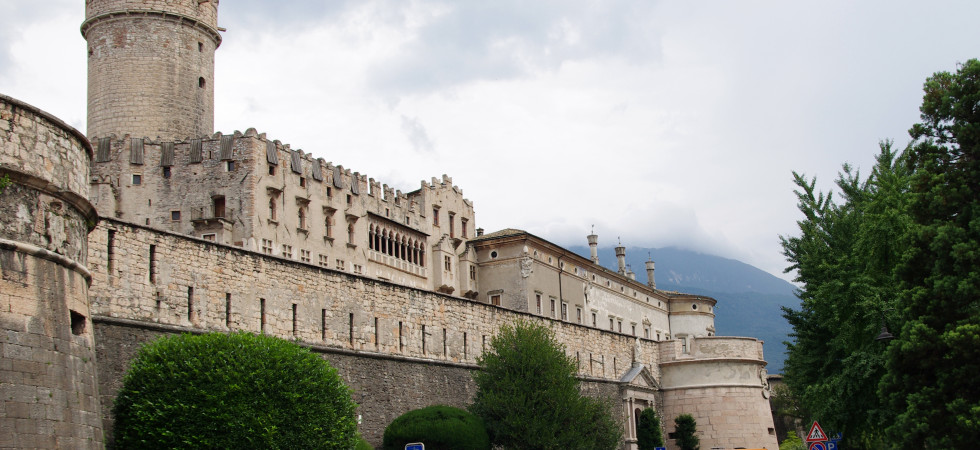 Tumore al seno: 'Castello in Rosa' per il Bra Day con consulenze private e gratuite