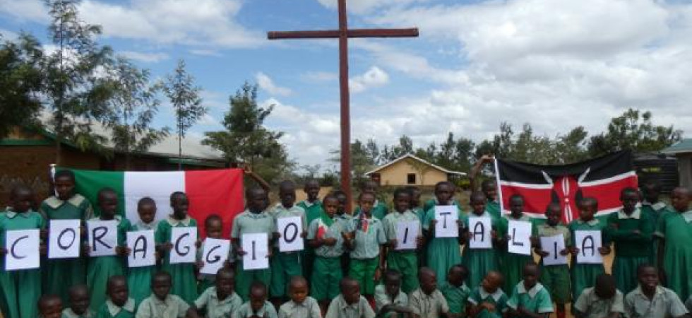 Un piccolo villaggio della savana kenyana esprime solidarietà all'Italia