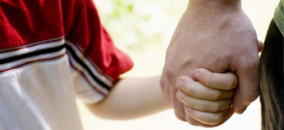 Coronavirus, ok la passeggiata con il figlio ma vicino a casa