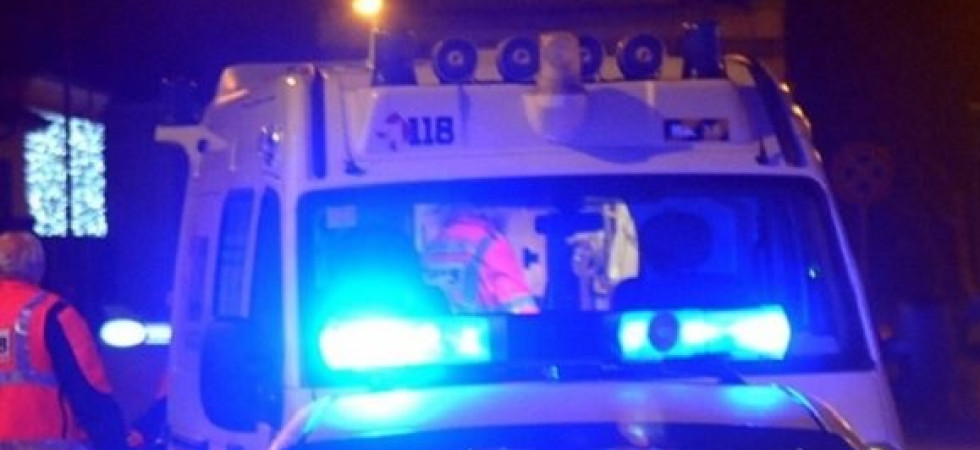 Lite nella notte tra due fratelli, volano pugni e un 36enne portato in ospedale con ferite al volto