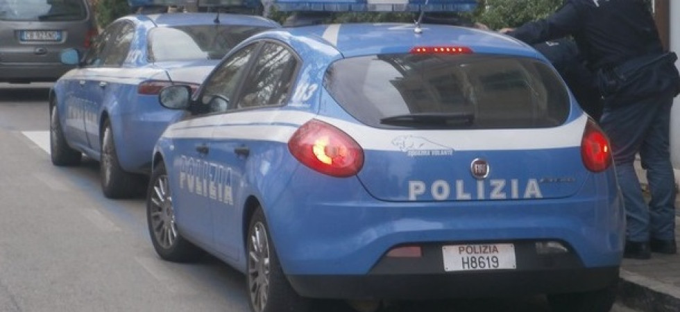 Paura per una donna, viene presa a calci e pugni dal marito che minaccia poi di gettarla dalla finestra
