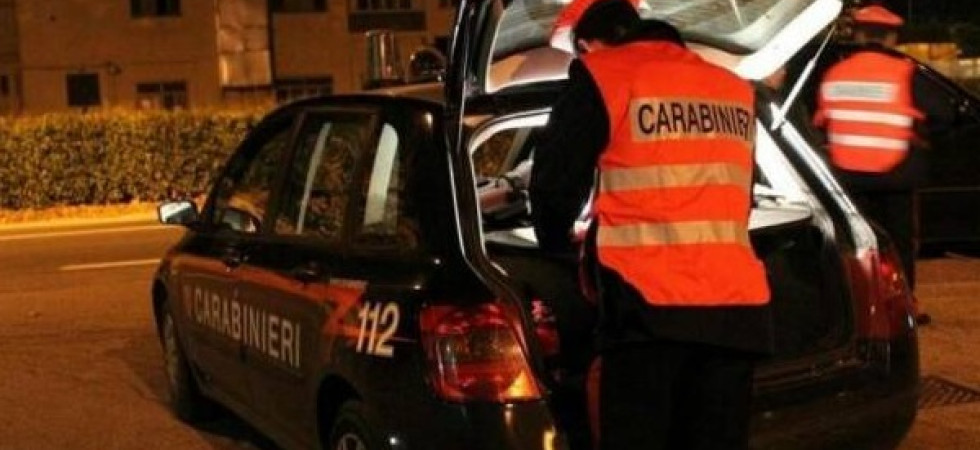 Coronavirus, ignora i divieti, festeggia il compleanno con gli amici e poi viene fermato ubriaco alla guida