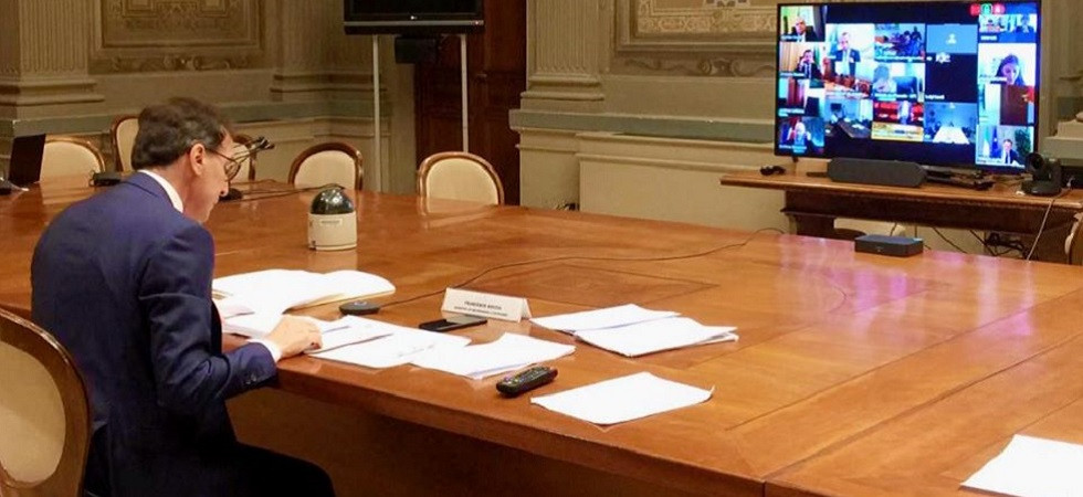Coronavirus, Boccia alle Regioni: Domani vertice tra governatori, premier e ministri per le riaperture differenziate''