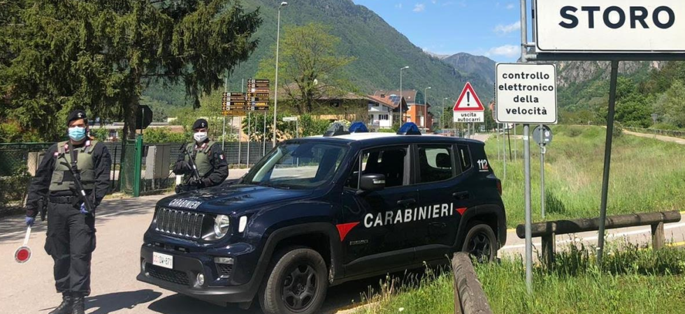 Coronavirus, al fermo dei carabinieri il giovane è molto agitato