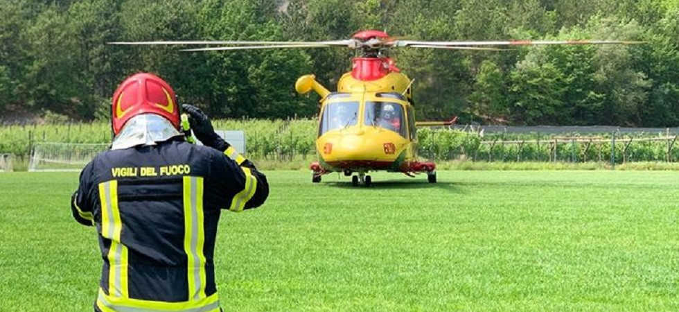 Sbaglia l'atterraggio, un jumper di 35 anni si schianta contro il muro di recinzione dell'area sportiva