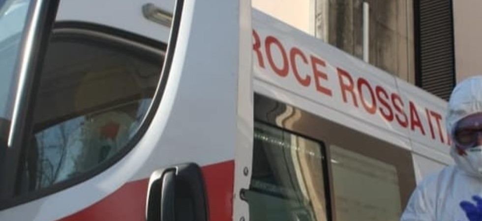 Foto da internet Saccheggiata un'ambulanza della Croce Rossa