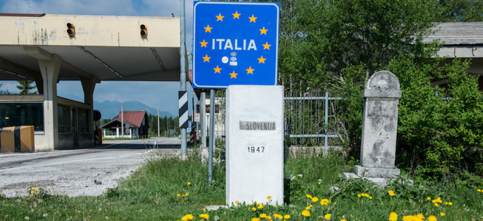 A 17 anni guida dalla Serbia all'Italia solo per riabbracciare la madre