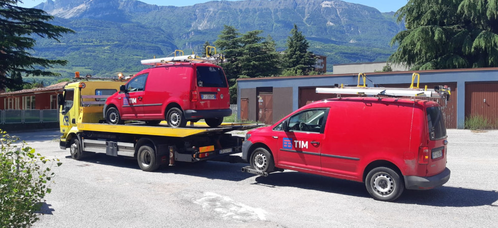 Danneggiate alcune auto della Tim a Rovereto