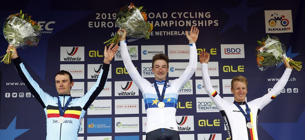 Il podio della prova in linea maschile Elite del 2019: dalla sinistra, Yves Lampaert, il campione europeo Elia Viviani e Pascal Ackermann (Credits: Bettini Photo) Il podio della prova in linea maschile Elite del 2019: dalla sinistra