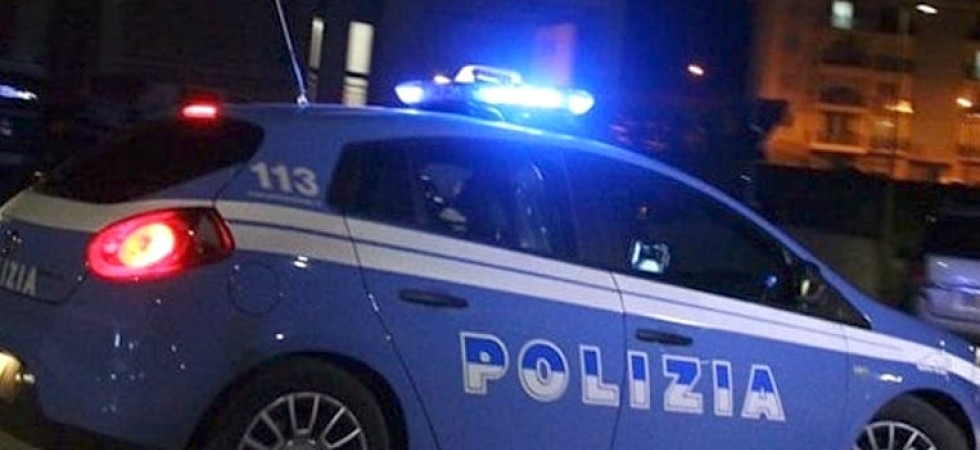 Foto di repertorio Si avvicina in bici alle persone che stanno telefonando per strada e ruba loro i cellulari: a Trento è caccia al ladro