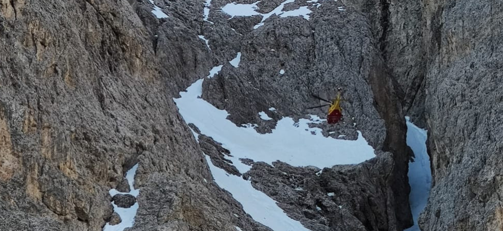 Precipita lungo il canalone Holzer e viene cercato invano per tutta la notte