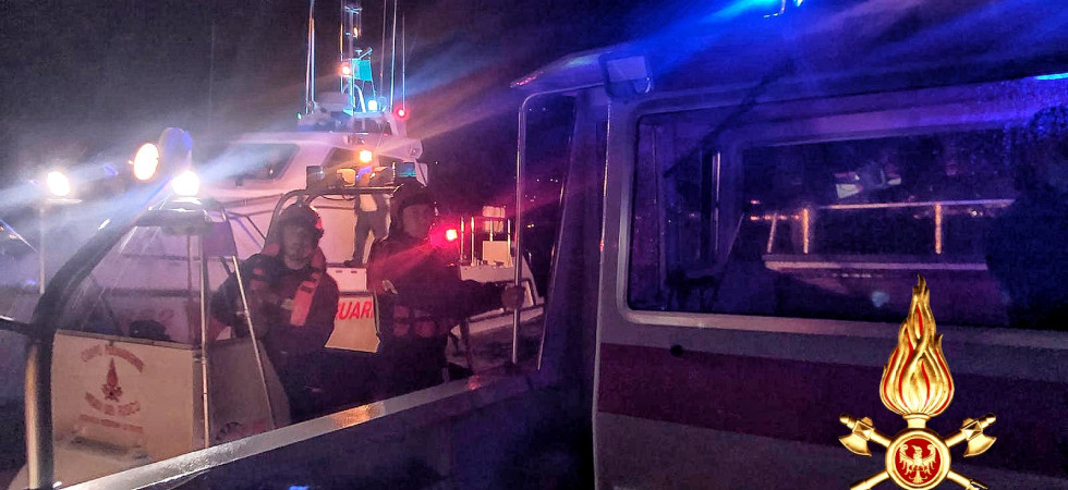 Avvistano un razzo e intervengono nonostante il forte vento e la pioggia battente, ma sul luogo non c'è nessuno