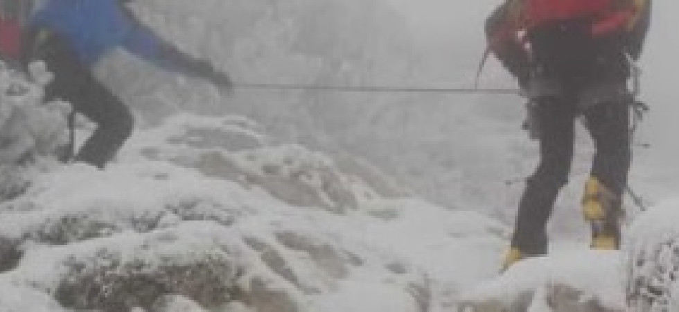 Bloccati in un canalone in mezzo alla neve a quasi 3 mila metri