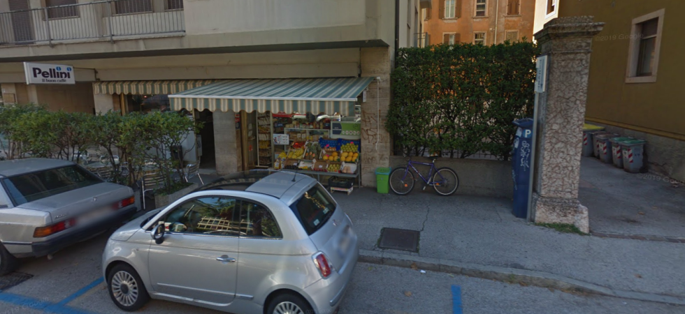 Vende un prodotto farmaceutico senza licenza