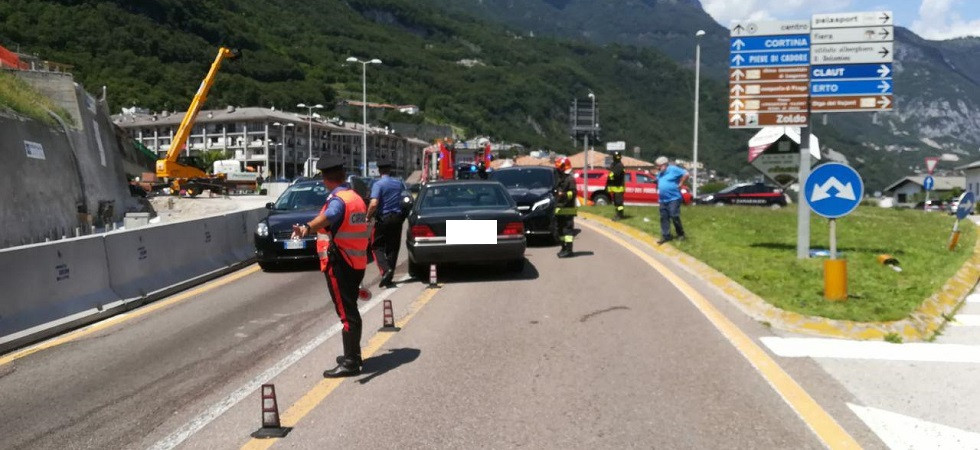 Frontale tra due auto a Longarone, tre persone portate in ospedale
