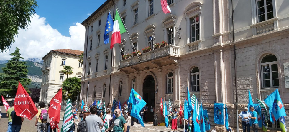 Pubblico impiego, marcia indietro della Pat, i sindacati: Dimostra l'approssimazione di Fugatti e compagnia
