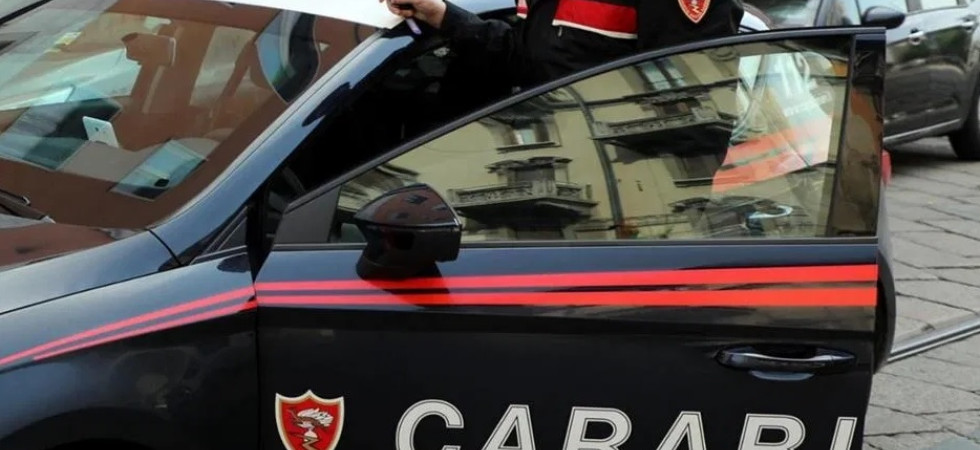 Trasforma il proprio appartamento in uno spaccio per la droga, 21enne nei guai