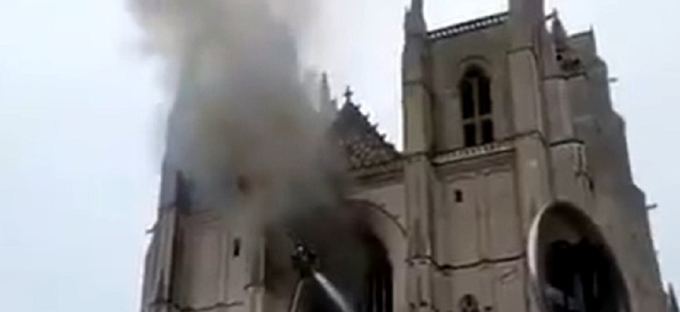 Incendio alla cattedrale di Nantes, il volontario della diocesi ha ammesso di appiccato tre inneschi