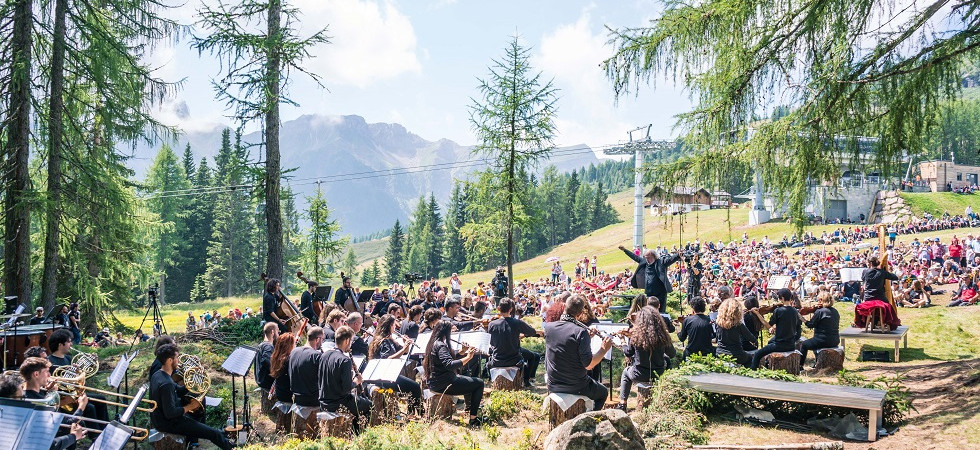 La musica di Morricone risuona a 2.000 metri tra le Dolomiti per gli eroi del Covid