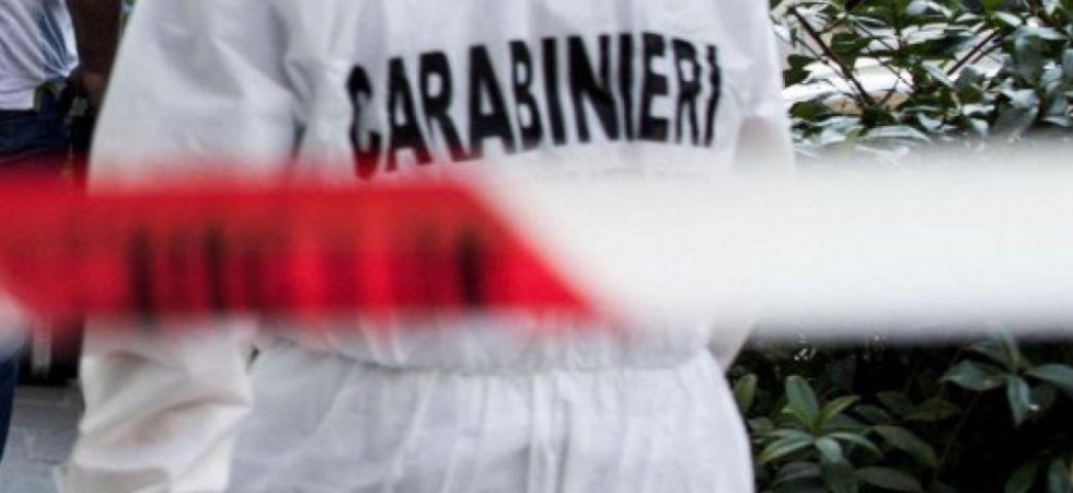 E' stato trovato il cadavere di una donna in un parcheggio