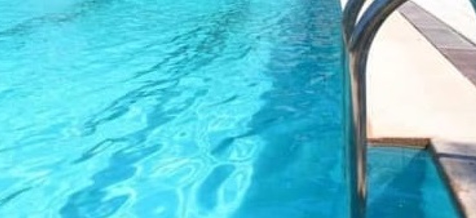 Dramma a Bolzano, è morto il bimbo di 4 anni caduto in piscina e rimasto sott'acqua diversi minuti