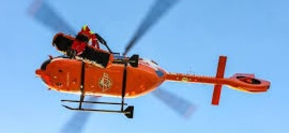 Paura in piscina, un bimbo di 4 anni cade in vasca e va a fondo