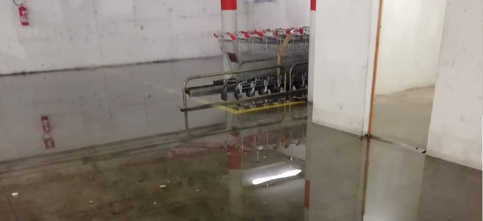 Nubifragio in Vallagarina, supermercato allagato a Rovereto, diversi sottopassi finiscono sott'acqua