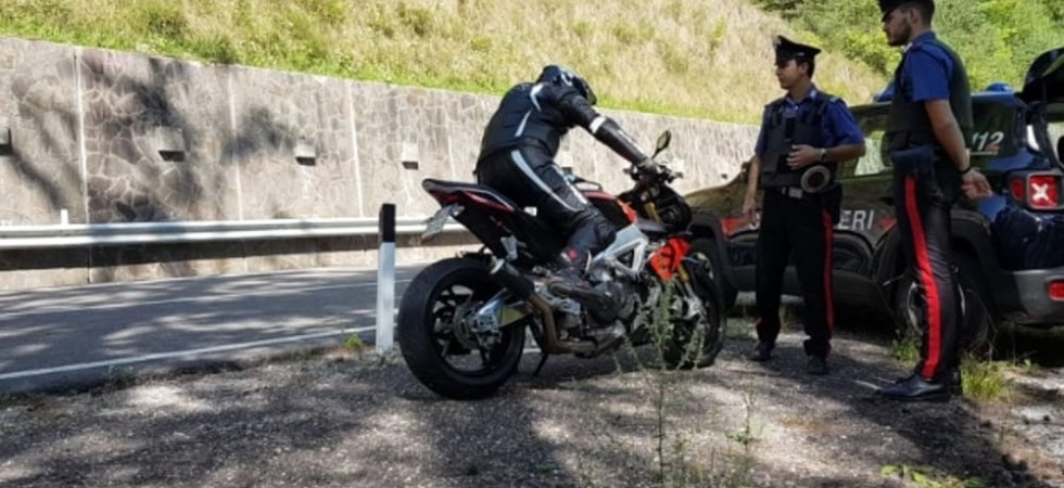 Eccesso di velocità e guida pericolosa, un motociclista su dieci sanzionato nel fine settimana