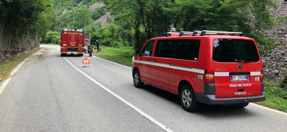 Perde il controllo della moto e si schianta contro le rocce, gravissimo un 41enne elitrasportato al Santa Chiara