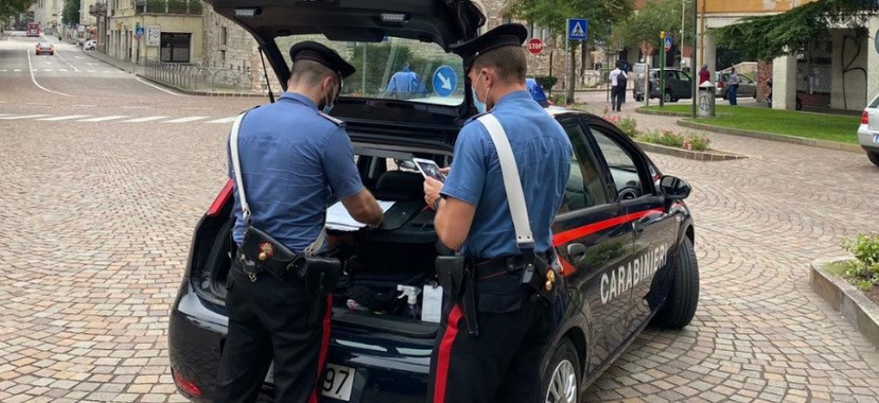 Spaccio a Trento, 18enne nasconde l'hashish nel reggiseno per non essere scoperta e fornisce informazioni false ai