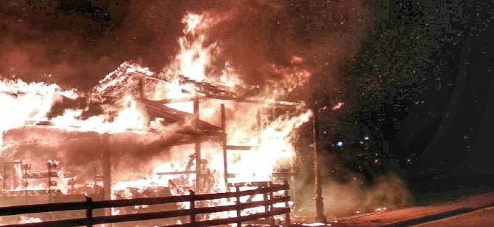 Foto da internet Incendio nella notte, distrutto il magazzino agricolo del comandante della Polizia locale del Primiero
