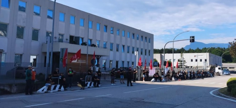 Sicor, i lavoratori incrociano le braccia