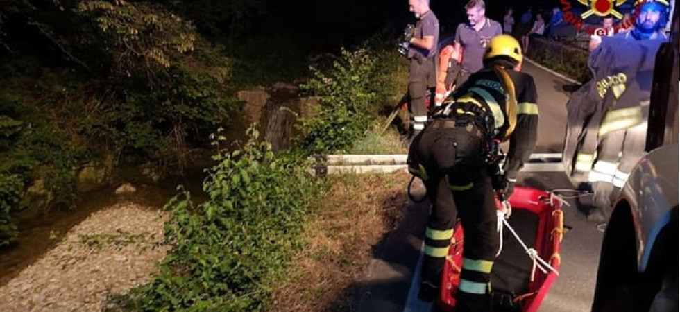 Una bimba di 8 anni in bici precipita nel torrente e sbatte sulle pietre, paura nel veronese