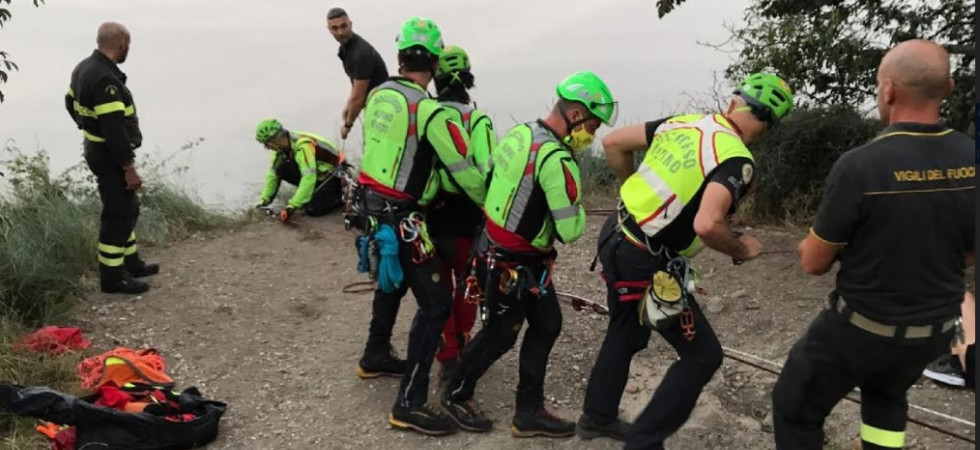 Paura durante un'escursione, 20enne precipita da un dirupo