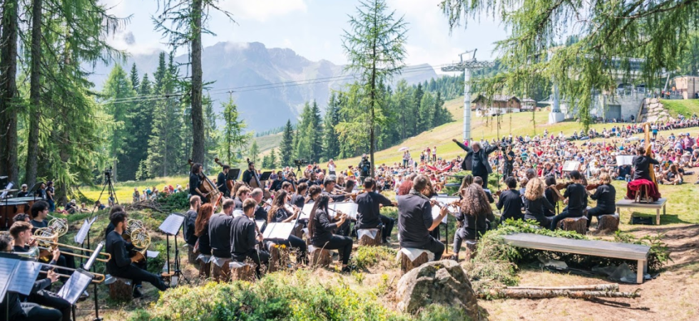 Ennio Morricone in versione sinfonica per ringraziare gli eroi dell'emergenza Covid, nel Bosco degli Artisti'' di Falcade