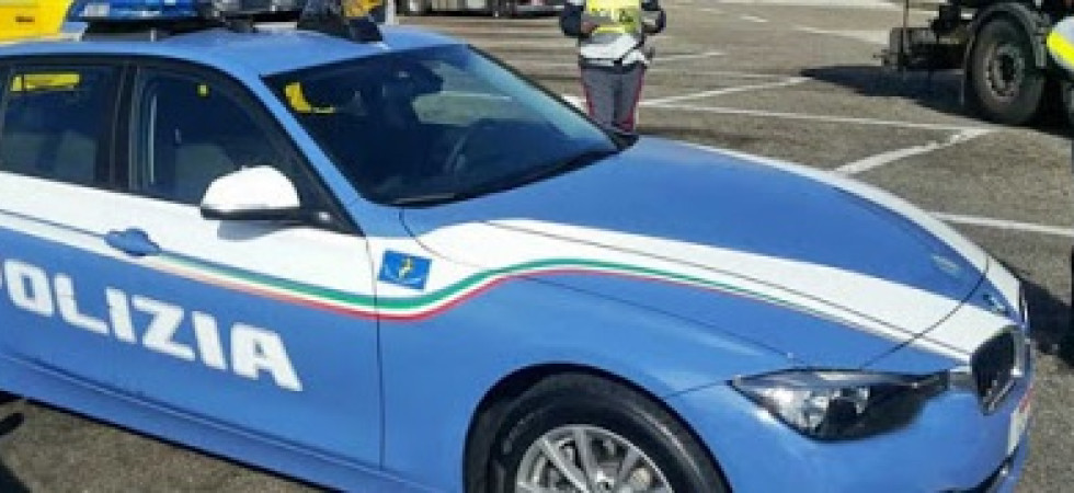 Trasporto merci pericolose, controlli dei mezzi pesanti da parte della stradale: multe per un totale di oltre 5 mila euro