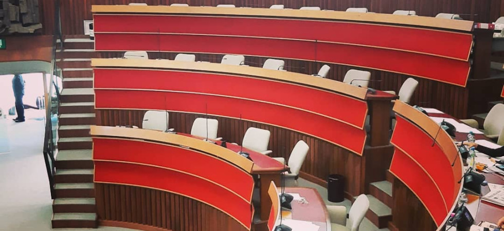 Via libera a governance Fem e bonus vacanza, la maggioranza sempre sola in Aula