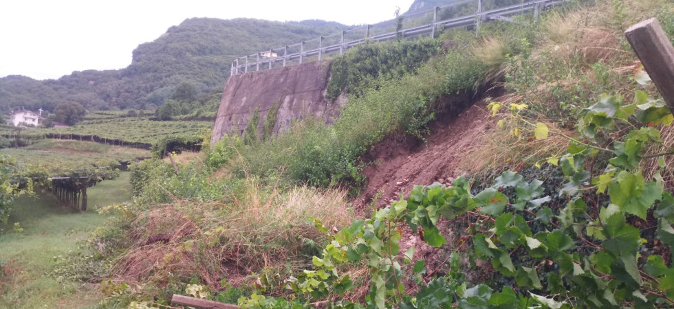 FOTO e VIDEO. Spogliatoi allagati, smottamenti e raffiche di vento
