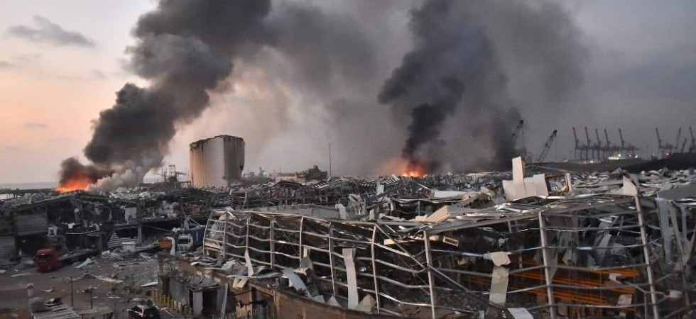Mentre si contano i morti, il mondo osserva preoccupato verso Beirut