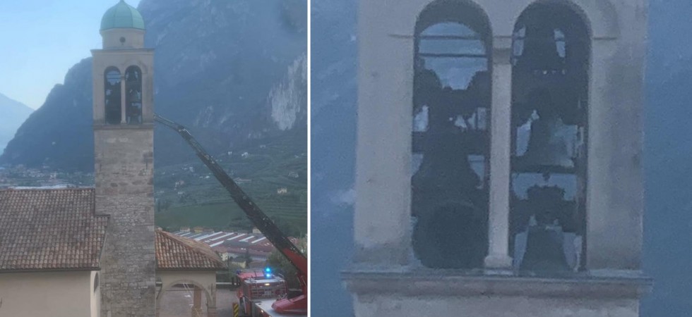 Foto Tony Pula Cede il tirante e cade la campana di oltre 10 quintali, chiusa una chiesa e vigili del fuoco sul posto