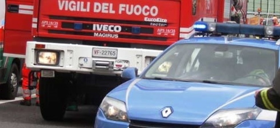 Paura in A22, scoppia pneumatico e l'auto finisce contro un mezzo pesante