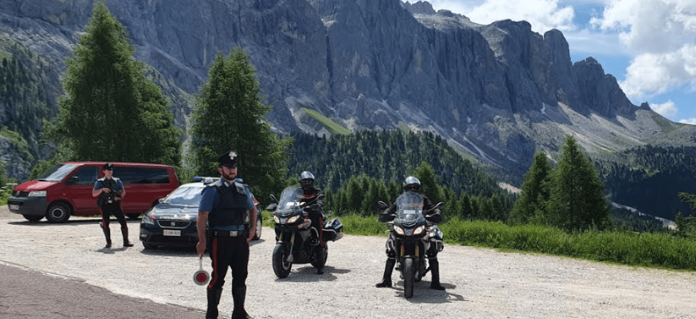 Controlli per 53 motociclisti, 41 punti decurtati e una patente ritirata per un tentativo di fuga