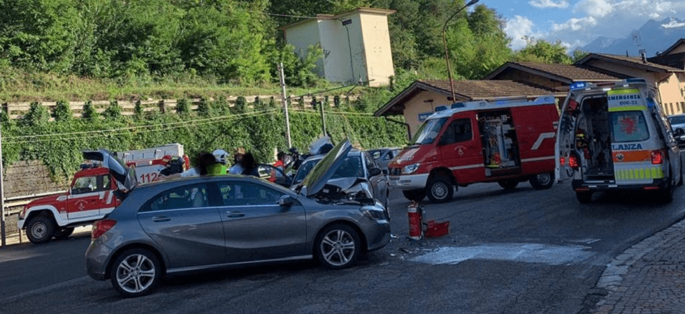 Frontale tra due auto in val di Non, una persona trasferita all'ospedale