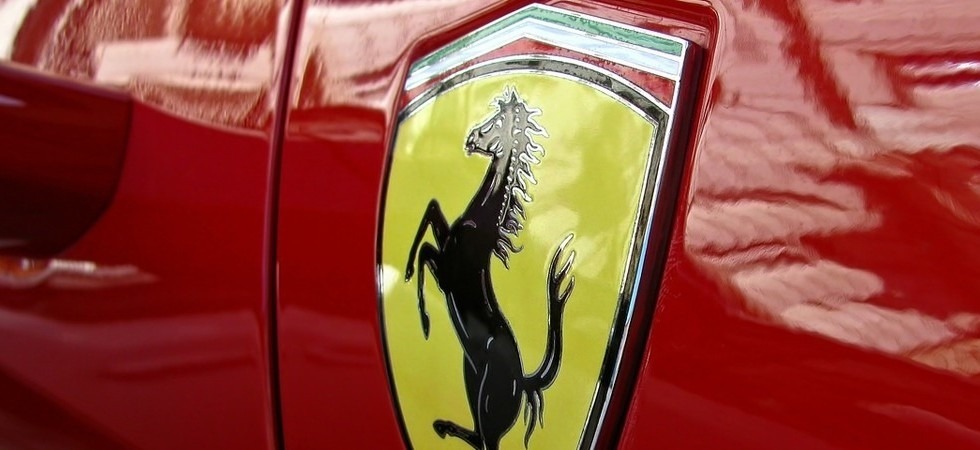 Evade il fisco e gli pignorano la Ferrari