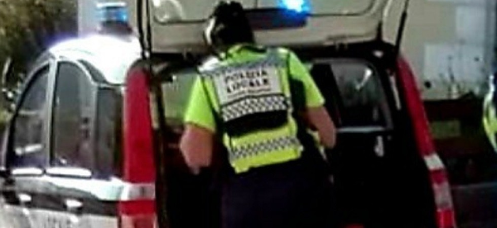 Sbanda con la bici e viene travolto da un'auto, un 12enne finisce contro il parabrezza e poi sull'asfalto